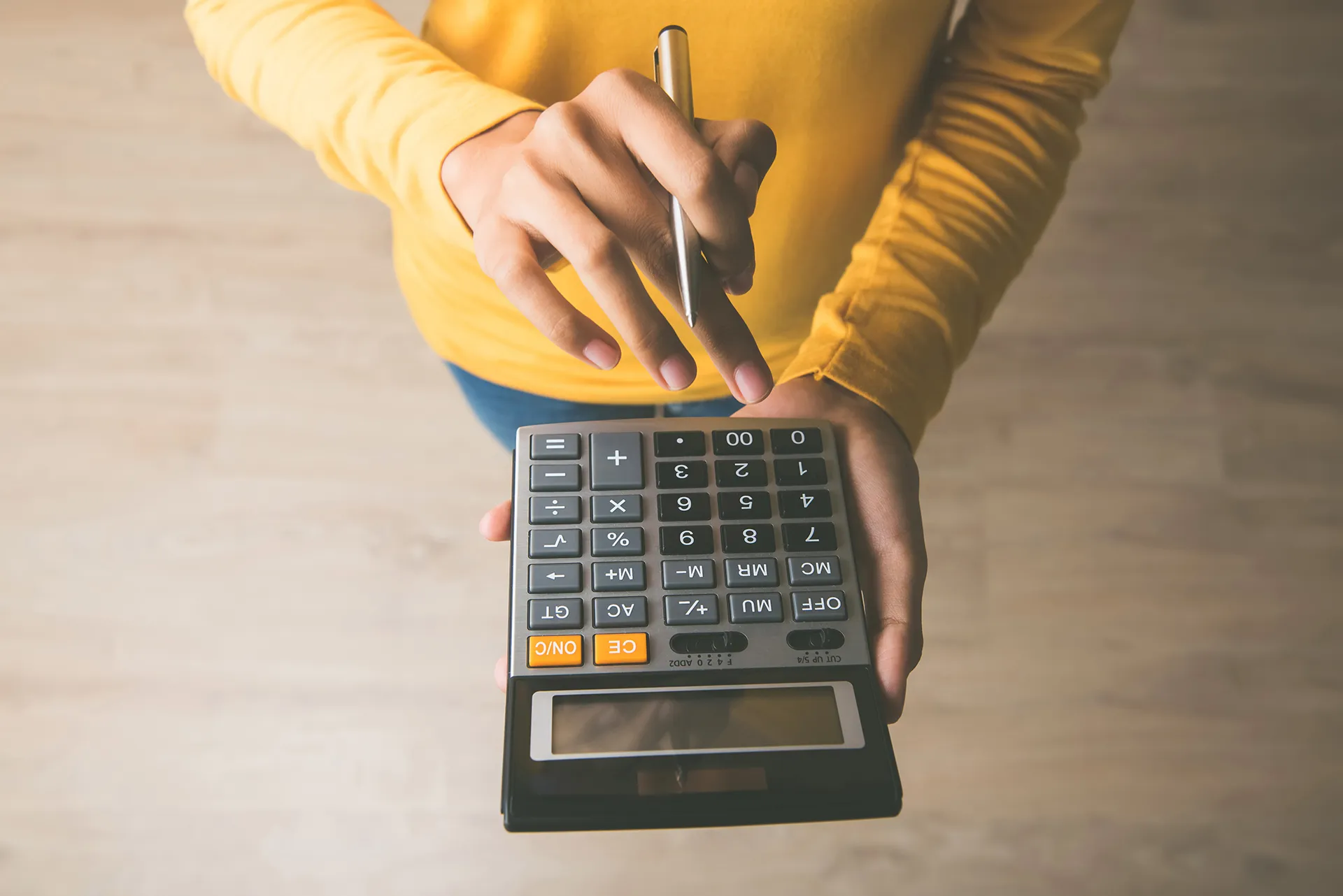 Vacation Rental Cleaning: Hourly or Flat Rate?